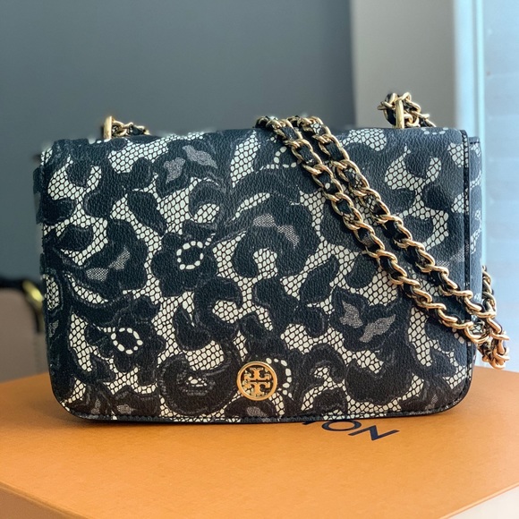 Tory Burch Handbags - Tory Burch Kerrington Lace convertible bag